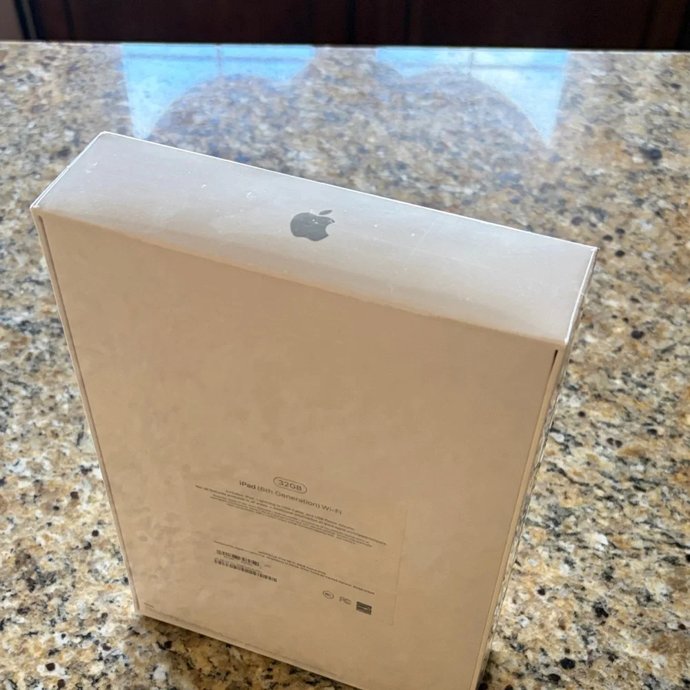 Apple iPad (6th Generation) Wi‑Fi 32GB - White/Gray Packaging-New in Box